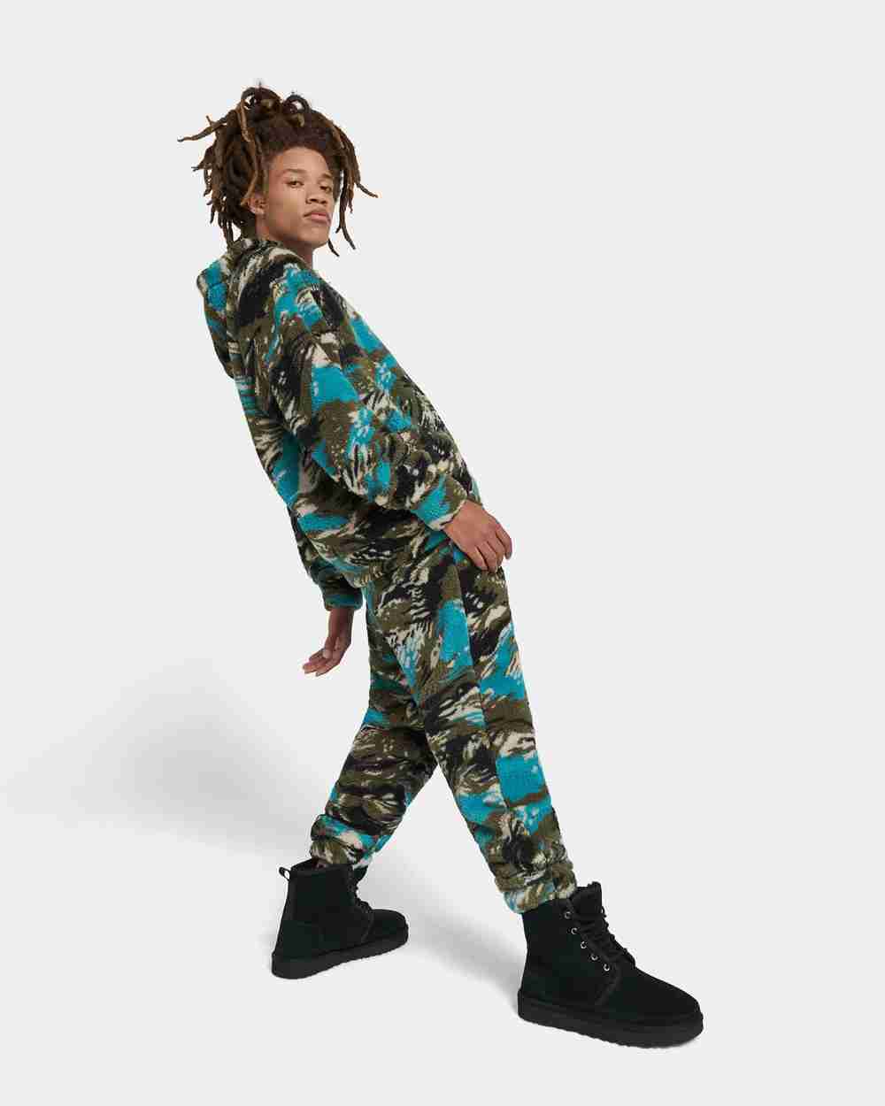 AW22-M-NEUMEL-HIGH-1130711-BLK-DANNEN-SHERPA-HOODIE-1132411-TWCM-DILAN-SHERPA-JOGGER-1135731-TWCM-F_V_1.jpg