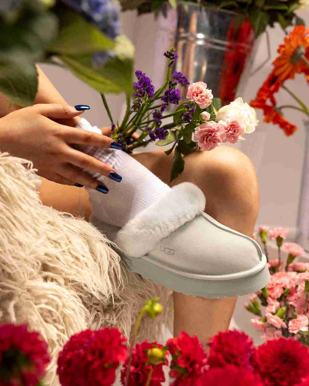 Ugg flower hotsell flip flops