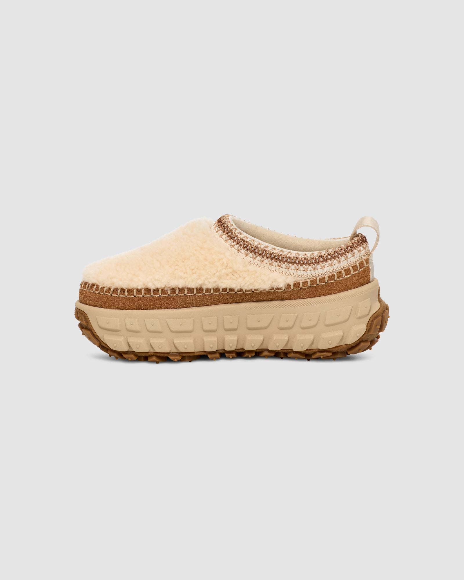 Women's Venture Daze Cozy Clog in Natural Left Facing