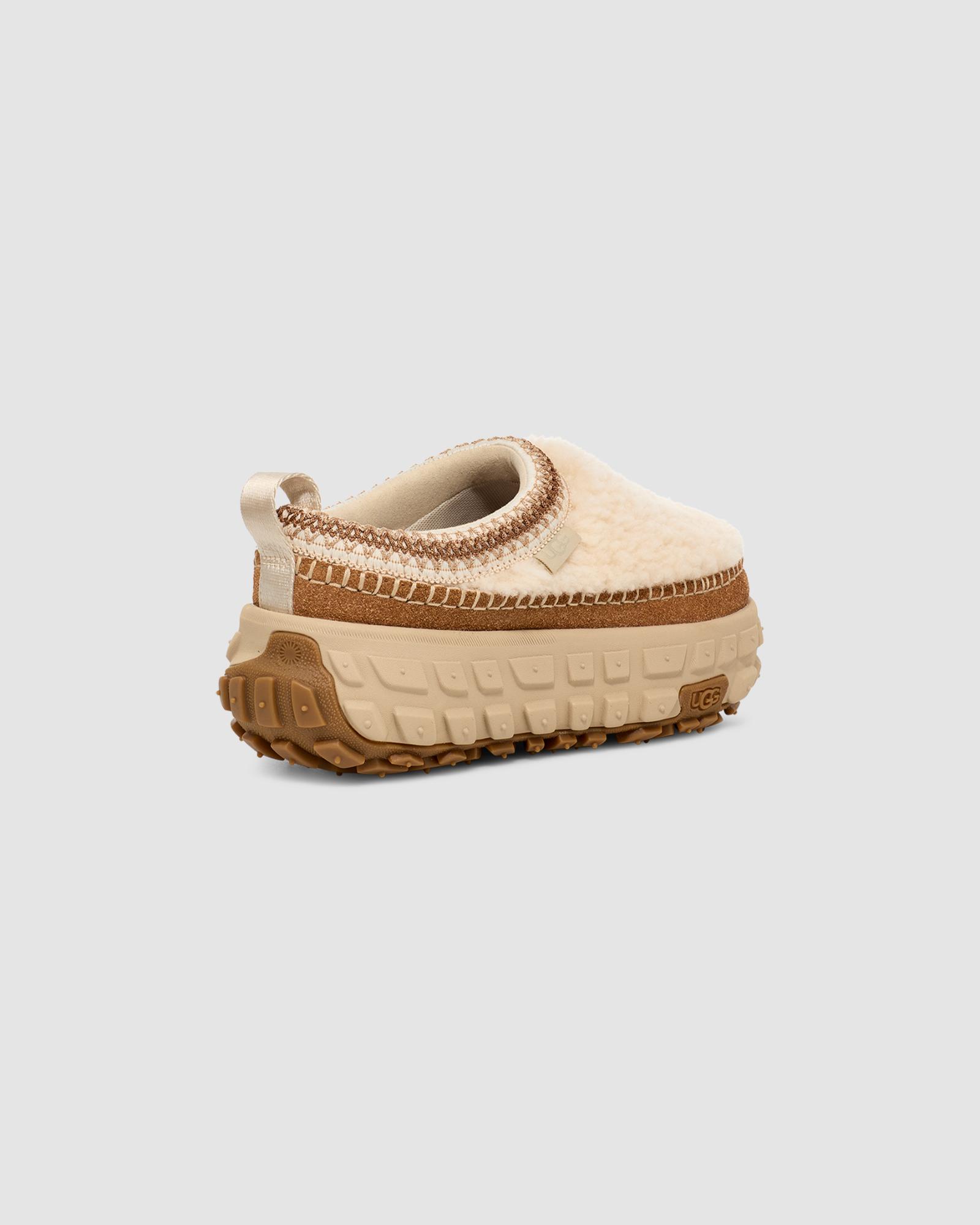 Women's Venture Daze Cozy Clog in Natural Rear Facing