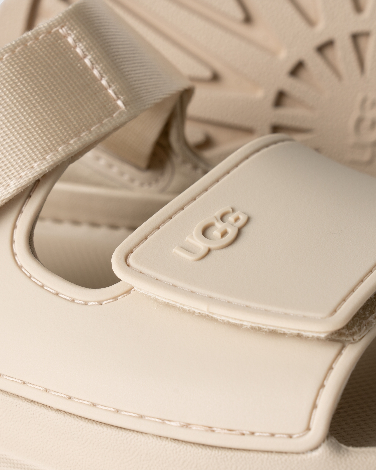 【UGG】GoldenGlow Sea Salt 1152685 UGG Women's Golden Glow Platform Sandal - Sea | SoftMoc.com