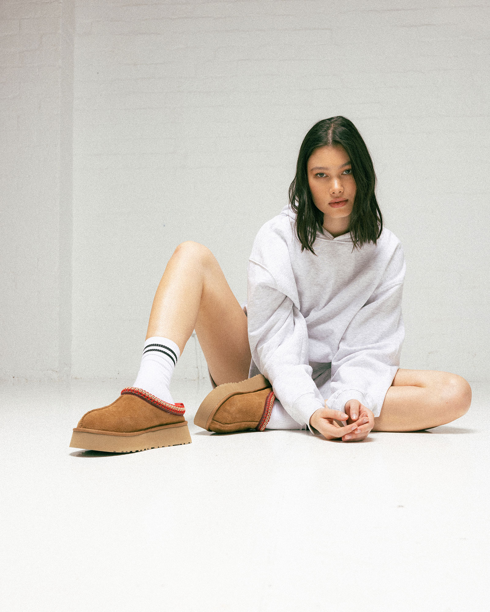 美品　UGG Tazz チェスナット s-l400.jpg