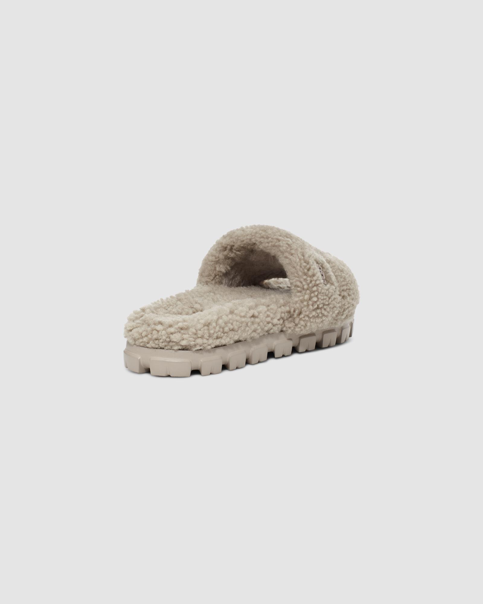Cozetta Curly Chestnut | UGG